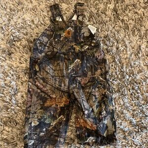 Camo carhartt bibs! Only worn 2x!